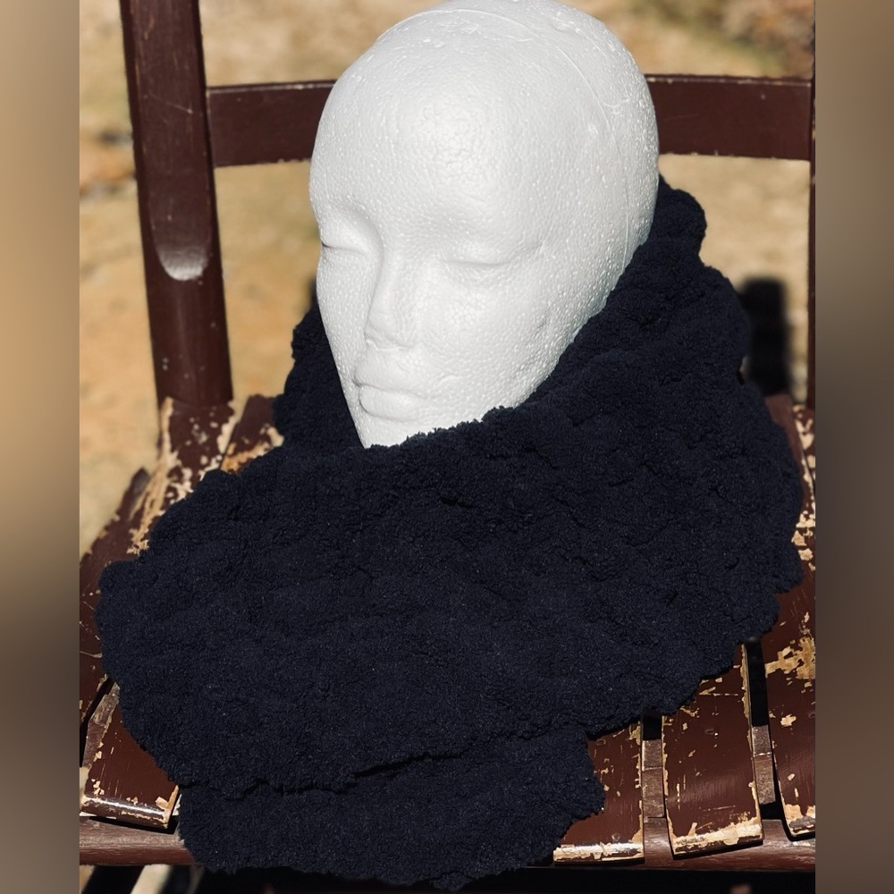 Handmade Hand Crafted Knit Chunky Blanket Scarf Black - Picture 3 of 4